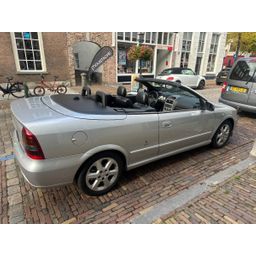 Opel Astra Cabriolet 1.8-16V Brilliant Silver 2002 (F.11748)