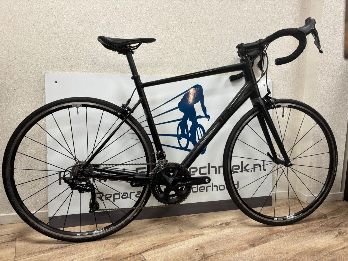 Cube attain zwart 54cm 2017 (F.26720)