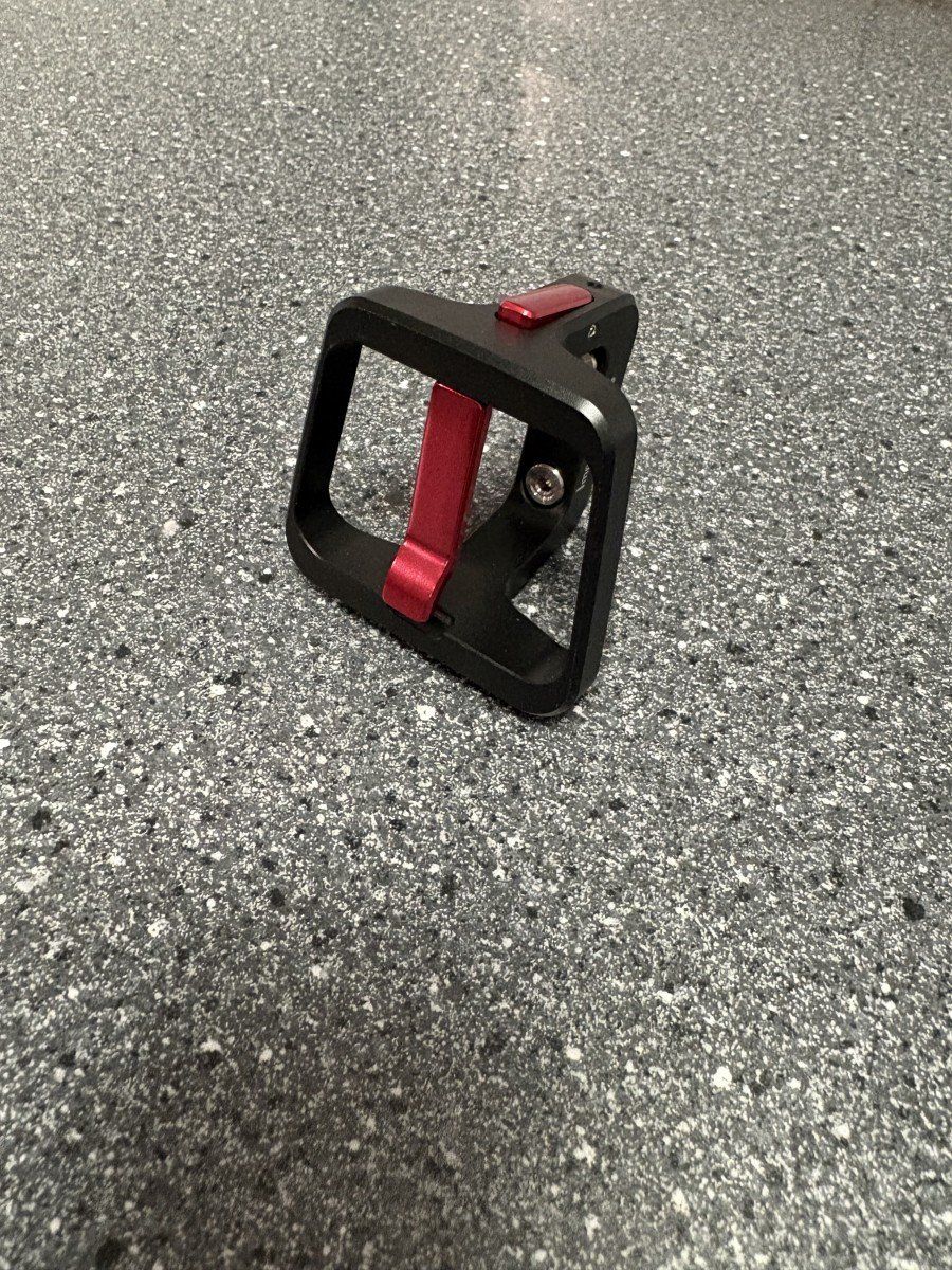 H&h CNC Front Carrier Block (Push Down) BLACK/RED (2181002297884)