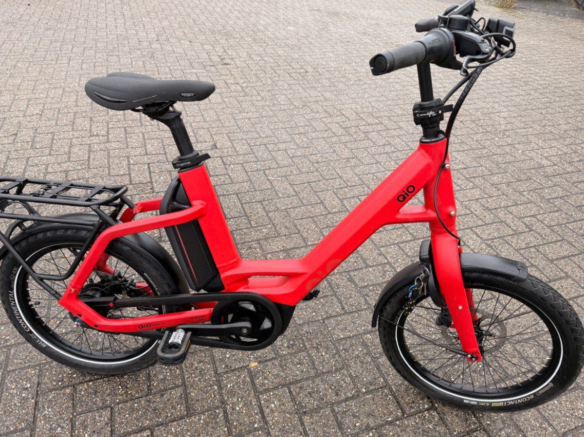 Qio Eins A-8 Ferrari Red Mat 2022 (F.101828)