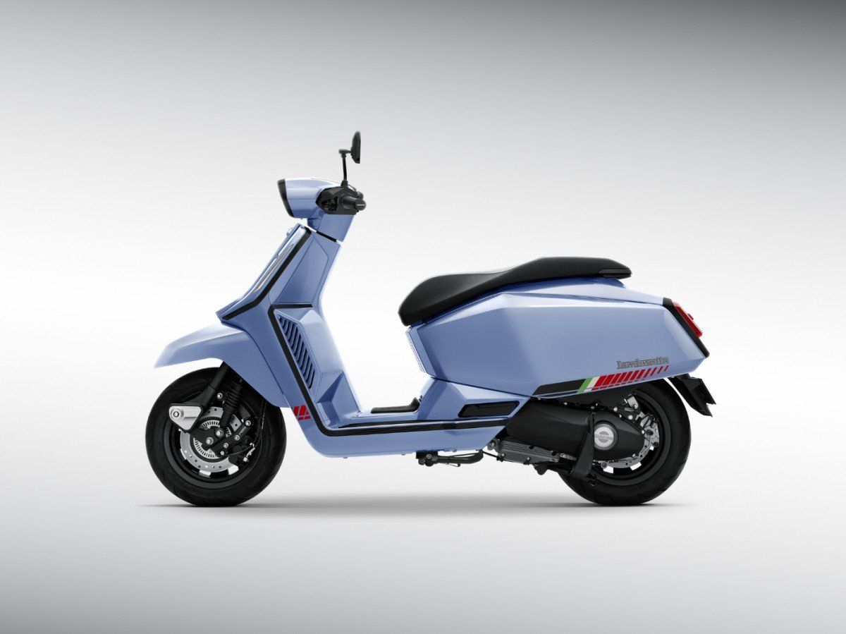 Lambretta X125 1-cilinder, 4-takt, vloeistofgekoeld, injectie Cloudy blue 2026 (F.102398)