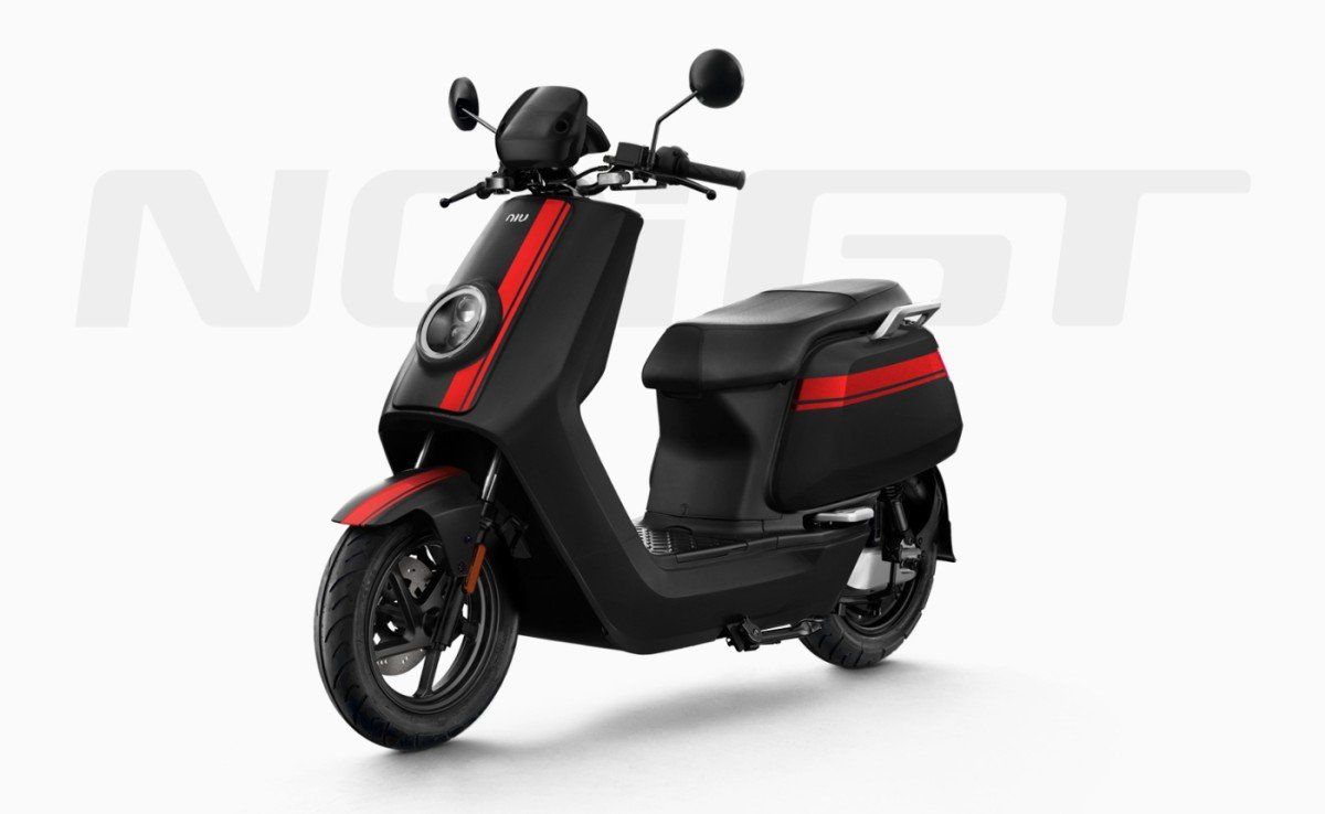 NIU N GT 70 km/h (2 accu's) bwj.2020 Elektrisch Zwart Rood 2020 (F.104272)