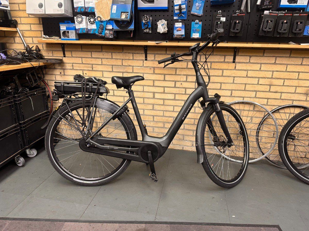 Batavus Finez E-go® Active Plus Lage instap Smokingzwart Mat 53cm 2021 (8713568422215)