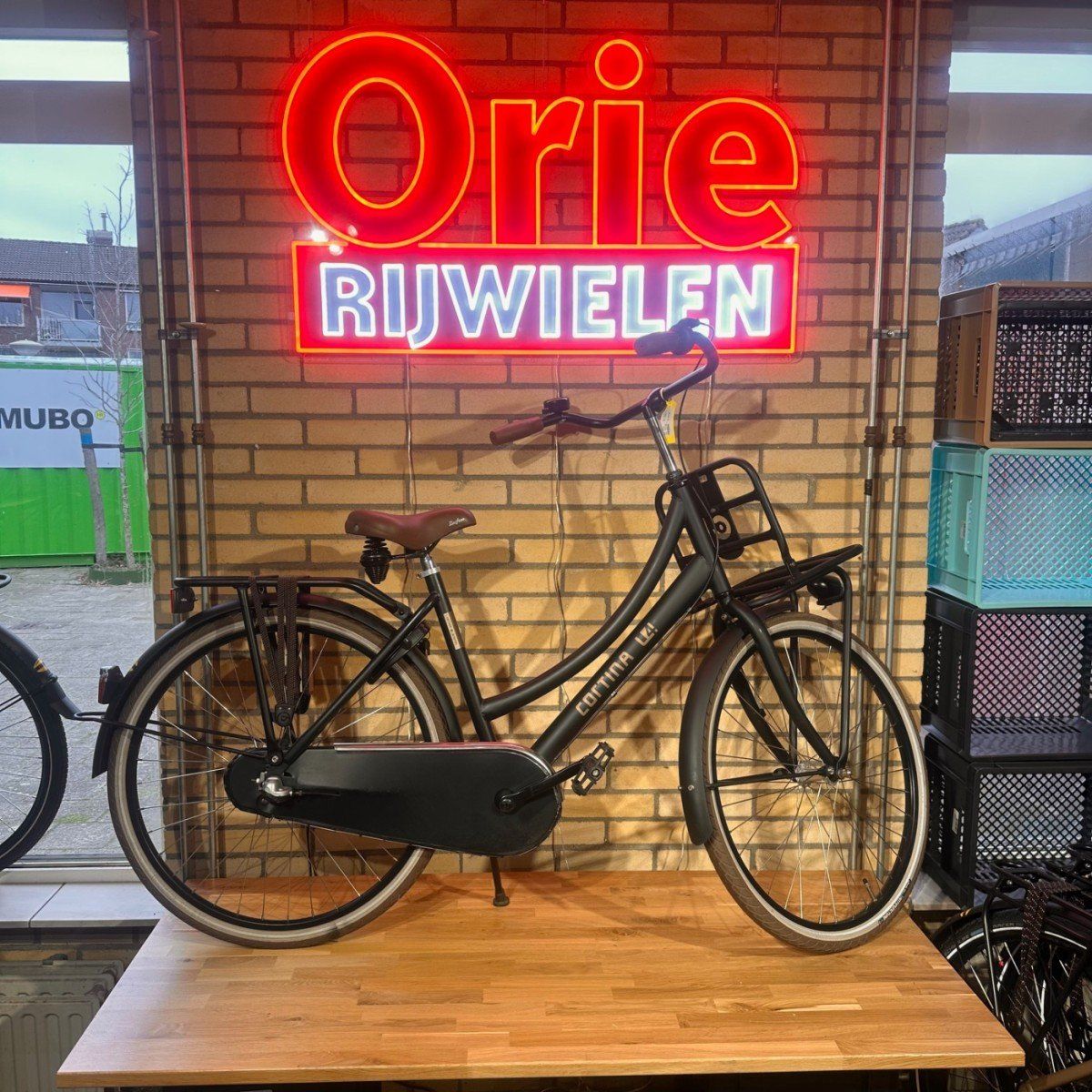 Cortina U4 26" Lage instap Zwart-mat 2023 (F.12970)