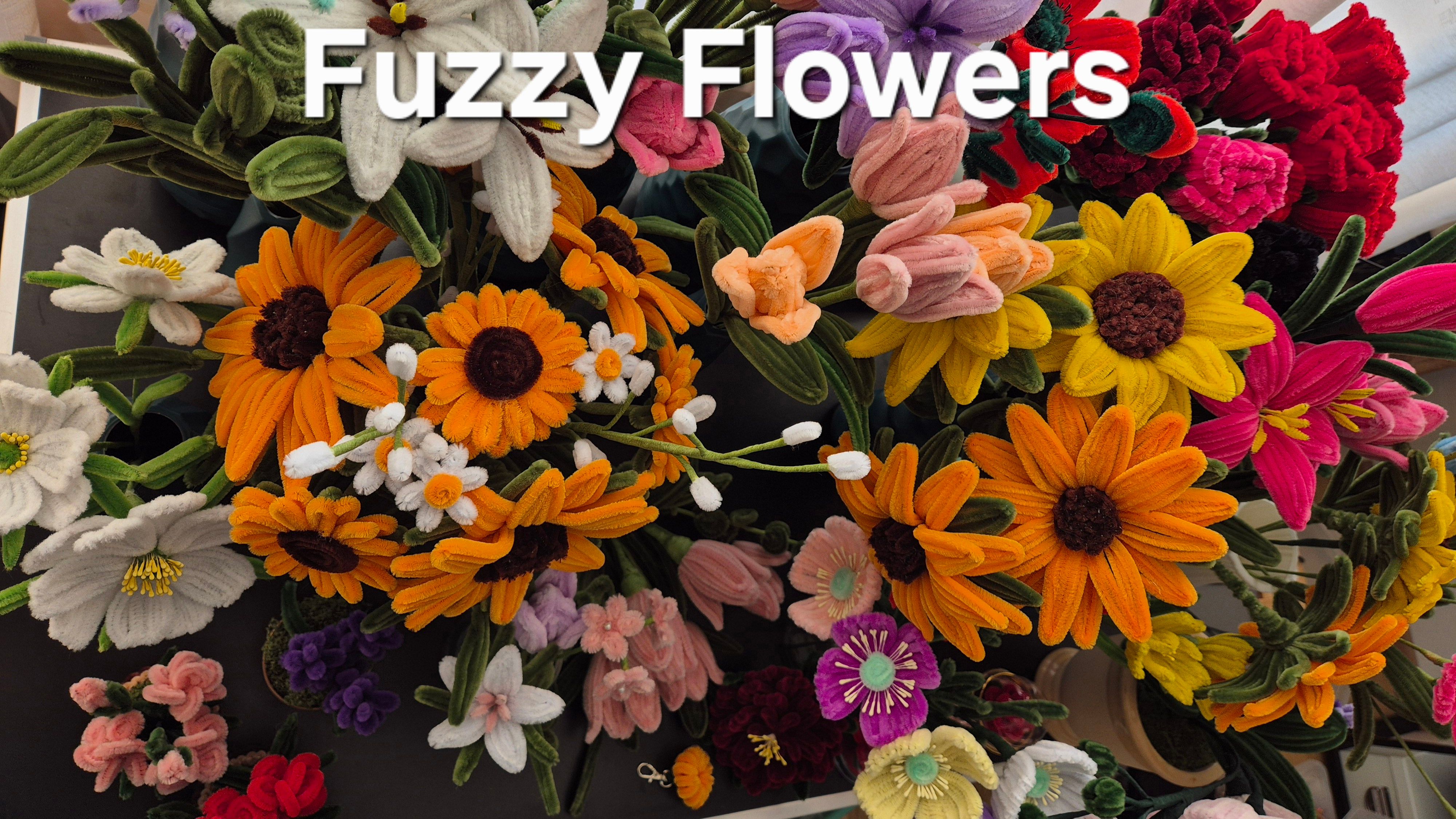FuzzyFlower bloemen van chenilledraad.  Ook deze  worden voor u op maat gemaakt.