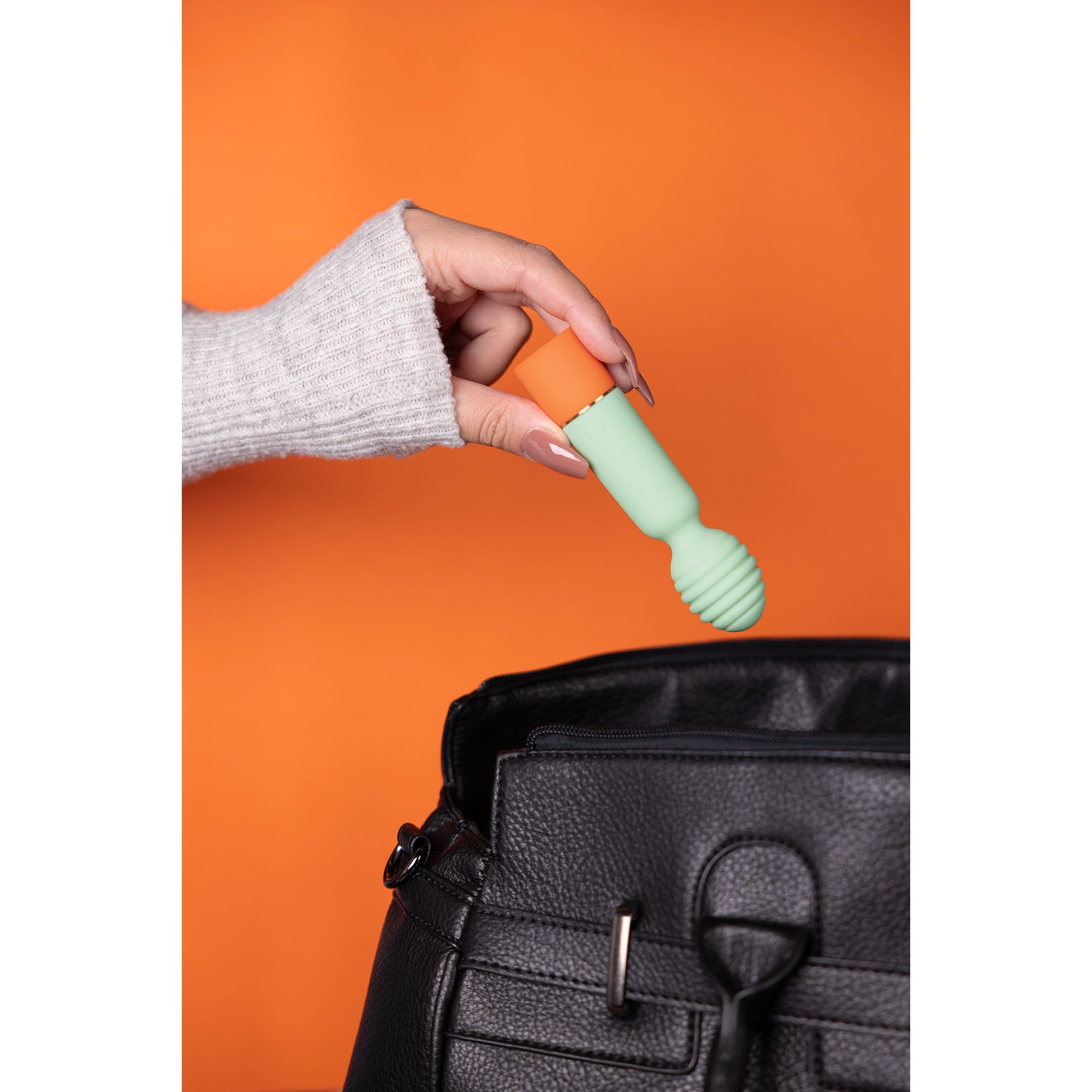 Loveline by shots Geribbelde Mini Vibrator met USB Oplader - Lente Salie (8714273049360)
