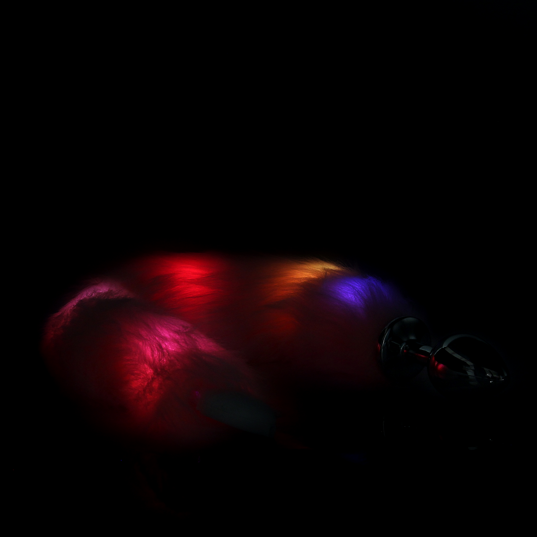 Ouch! by shots Lichtgevende vossenstaart met metalen buttplug (8714273047779)