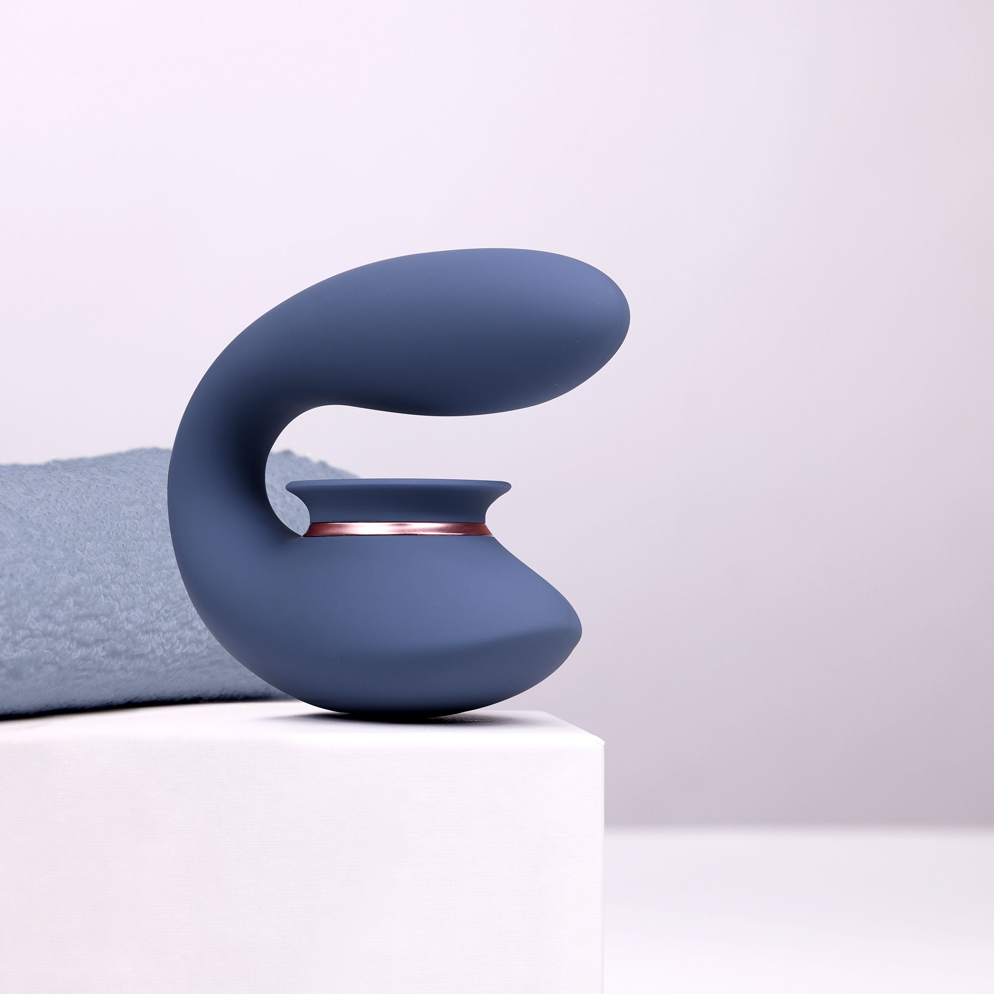 Innovation by shots Twitch 3 - Oplaadbare Vibrator en Suction - Blauw/Grijs (8714273054975)