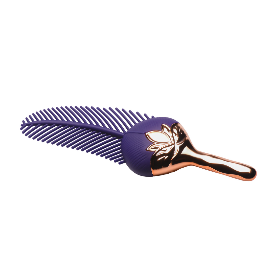 Xr brands De Tickler - Vibrerende Silicone Veer Tickler - Paars/Goud (848518058775)