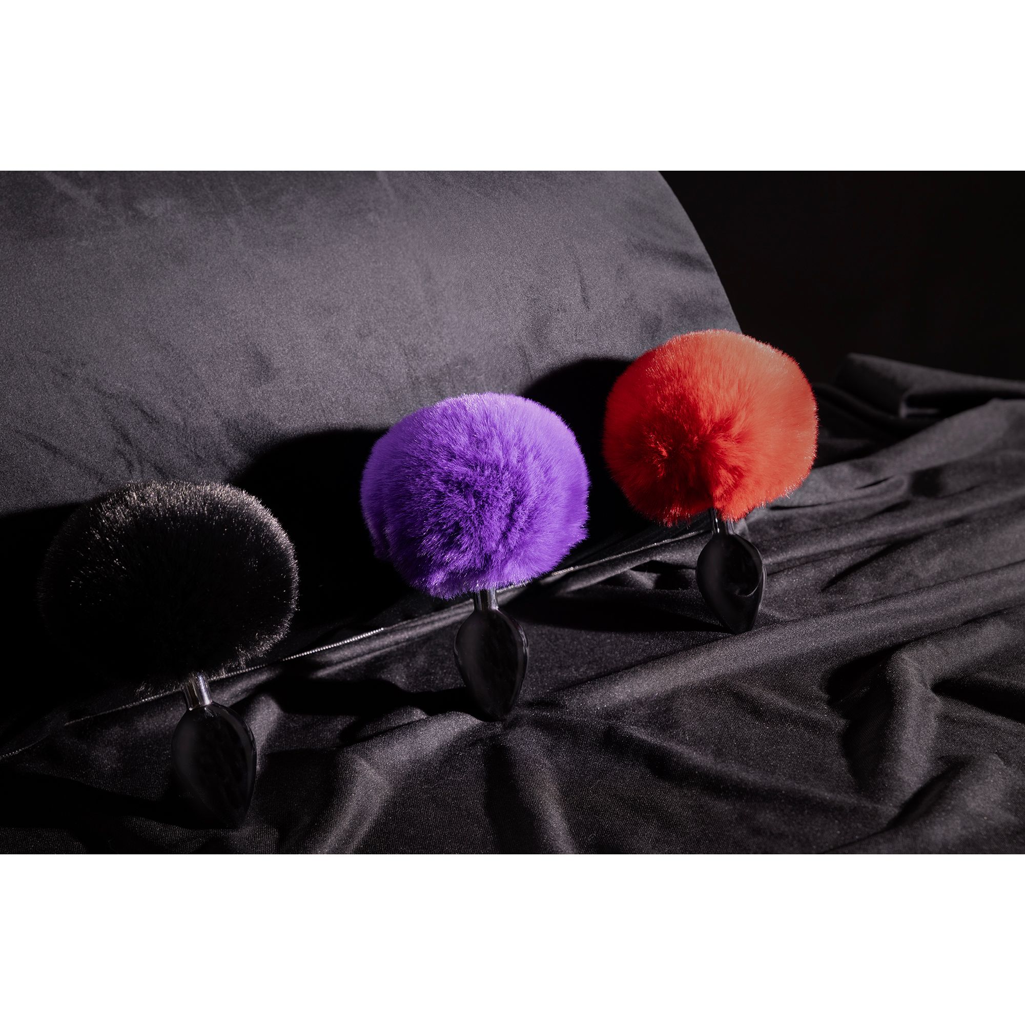 Ouch! by shots Konijnenstaart met metalen buttplug (8714273047854)